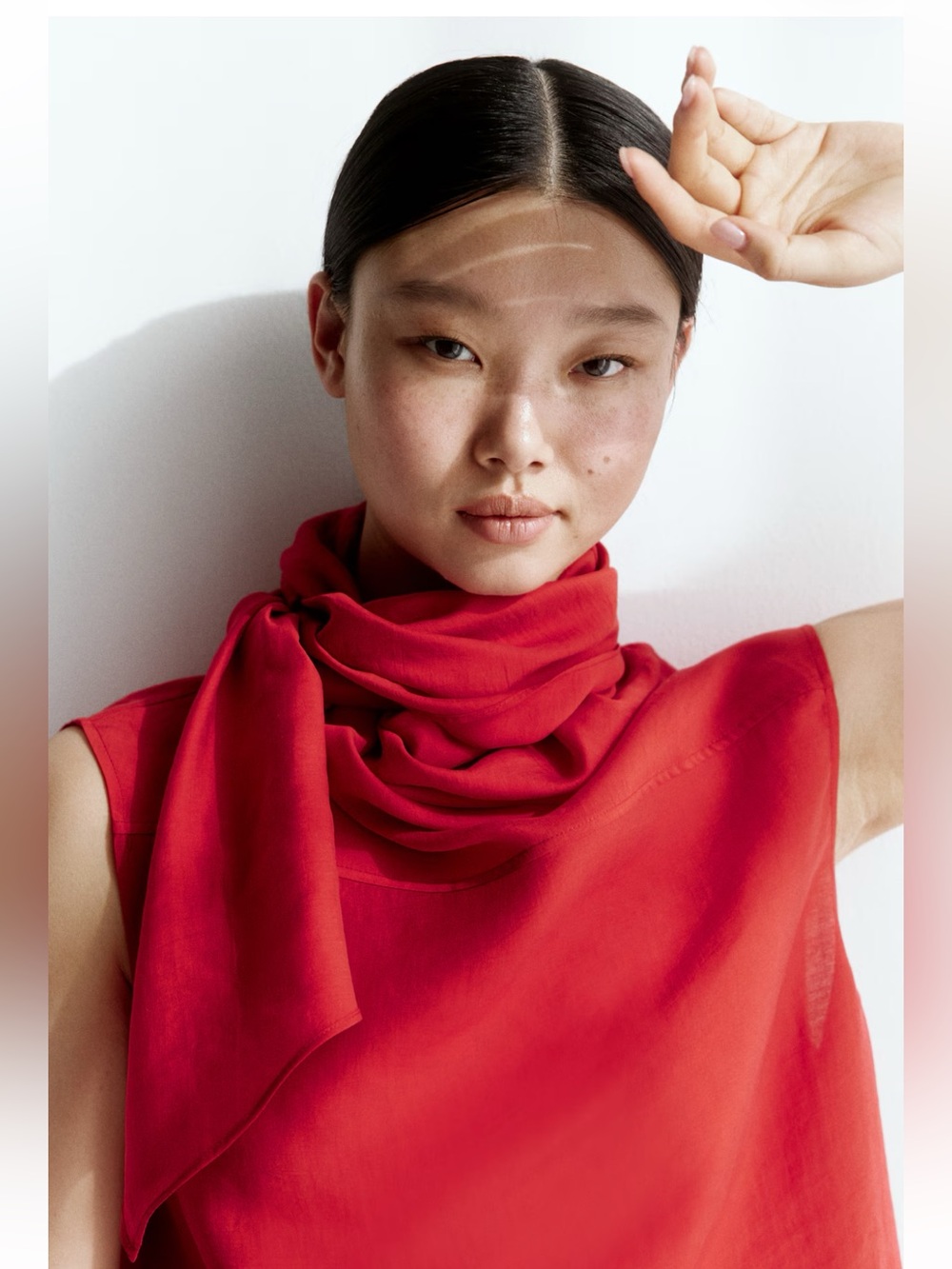 H&M SLEEVELESS SCARF-COLLAR BLOUSE